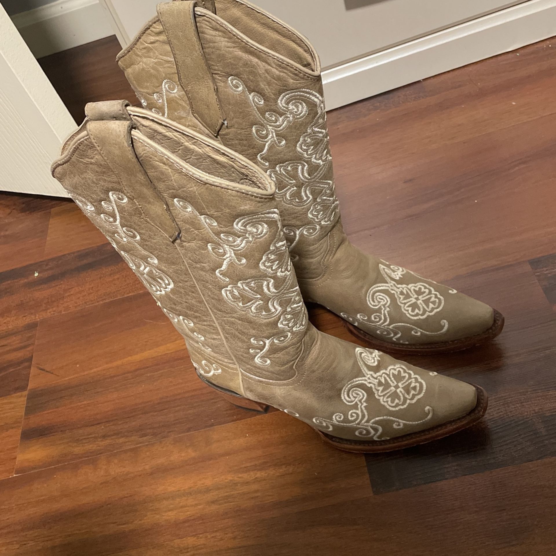 Womens Cowboys Boots Size Circle G Brand Only One Time Wear Have Box Botas De Mujer Size 8 Marca Circle G De Canvenders Sola Una Vez Usado Tengo Caja 