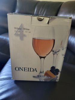 Oneida 4pc Wine Glasses