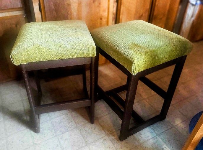 2 VERY NICE BAR STOOL