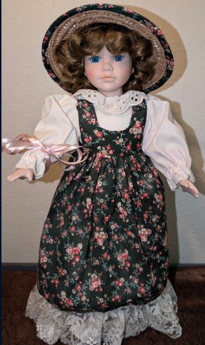 KINGSTATE THE PRESTIGE COLLECTION PORCELAIN DOLL w/ STRAW HAT 18" TALL