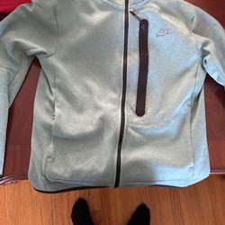 Nike Tech