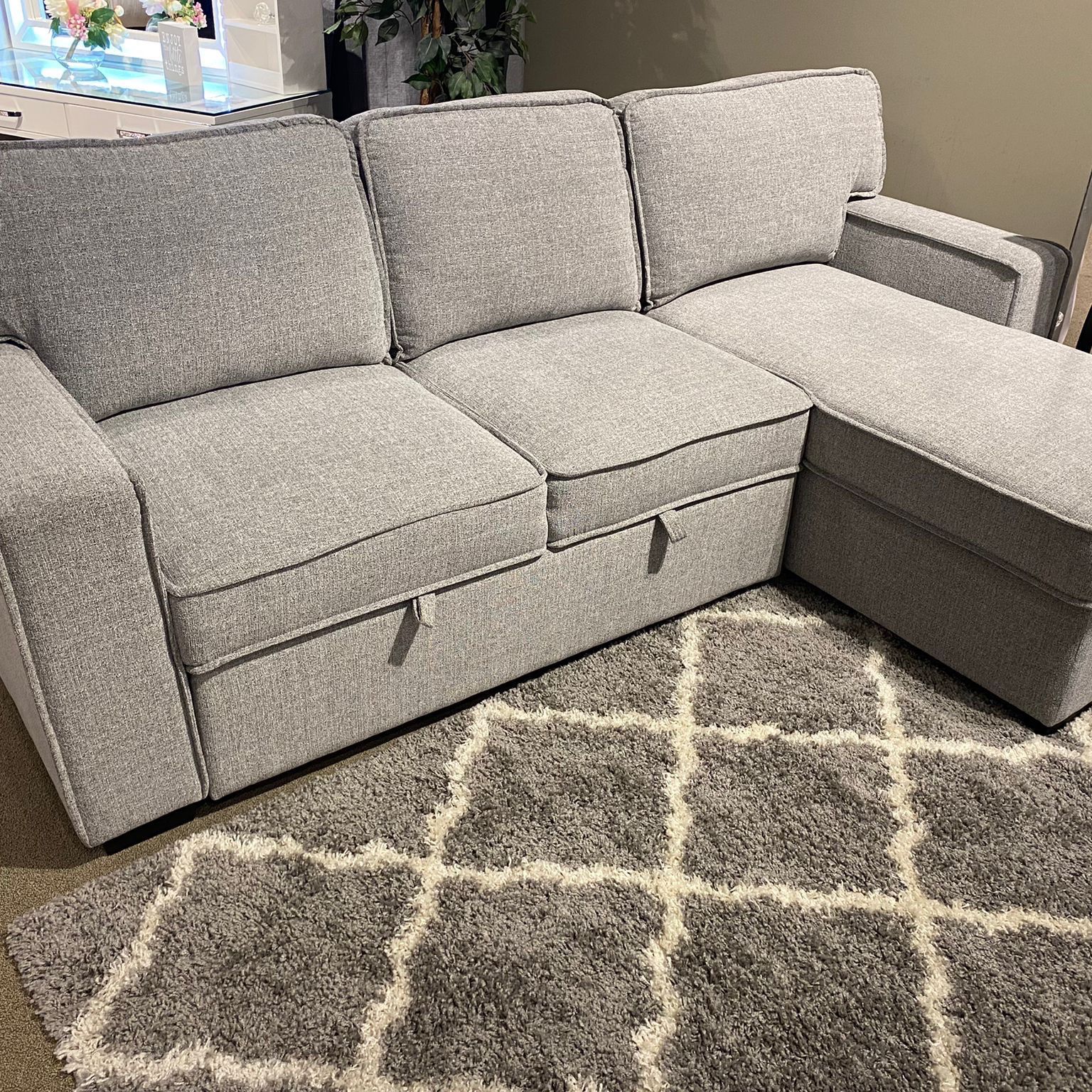 NEW OFFER!!✨✨Gray sleeper sofa sectional w/Reversible Chaise w/Storage✨