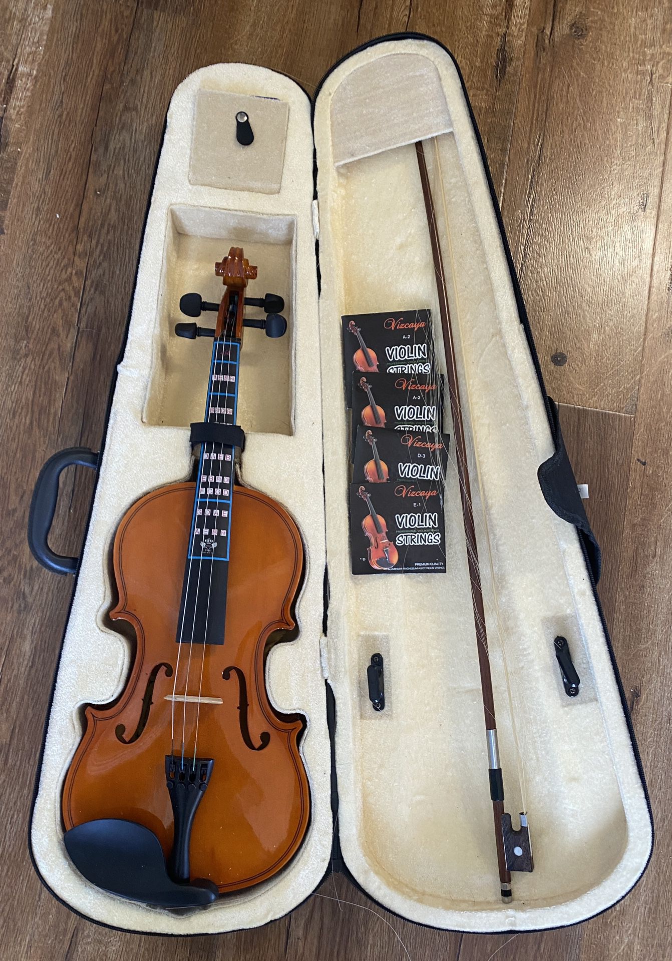 WILLIAM TECHNIC BY USA, 1988 Violin and Bow in Fabric Case with Extras