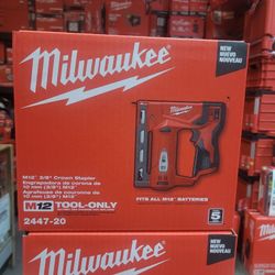MILWAUKEE M12  3/8" CROWN STAPLER 