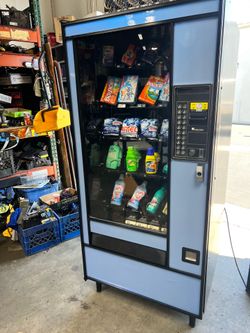 Laundry vending machine