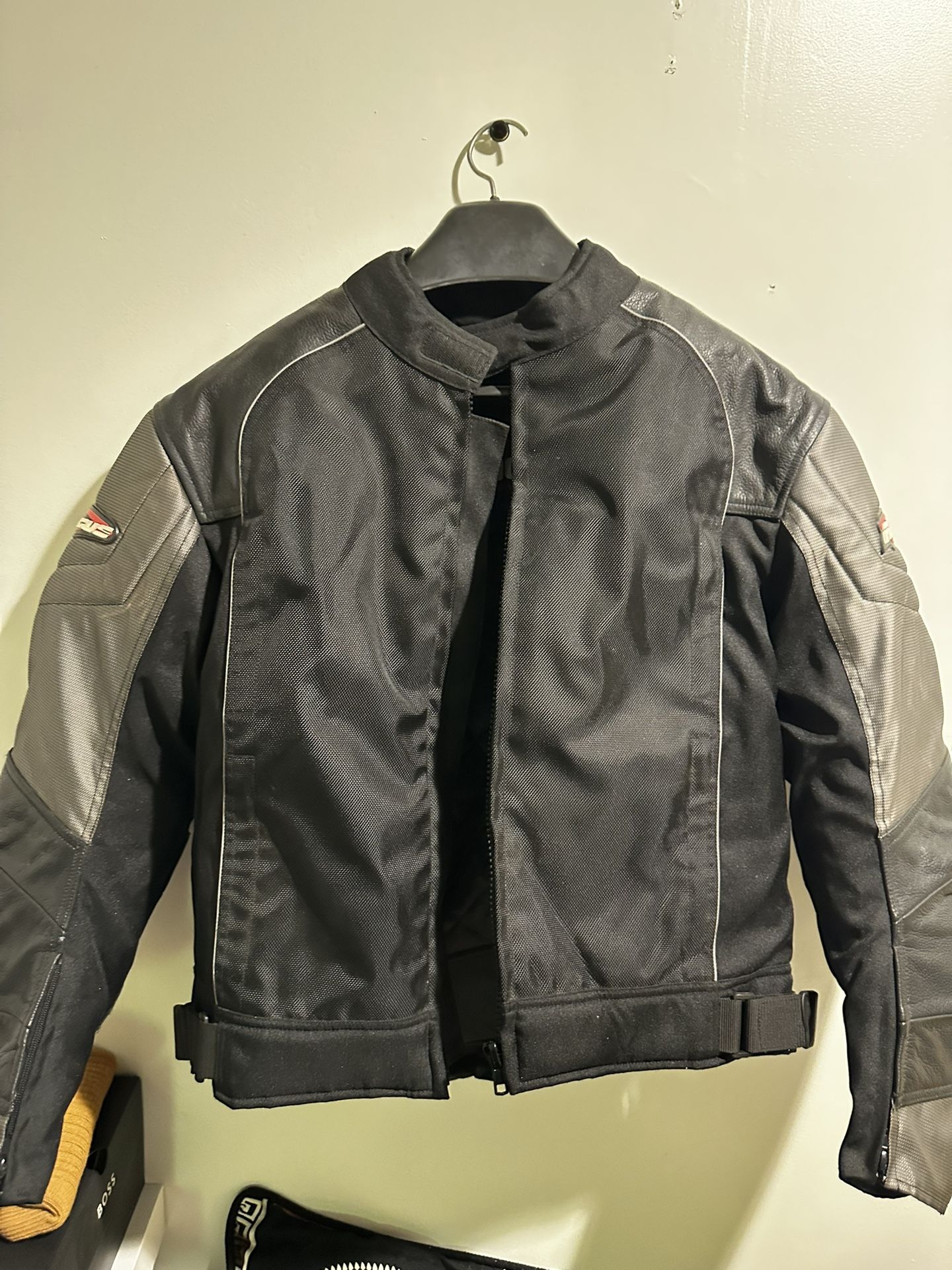 CE ARMORED. BIKER JACKET.