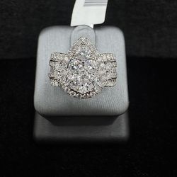 π 14K White Gold Pear-Shaped Diamond Cluster Ring β 1.51 Carats π