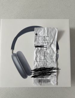 blue airpod max’s