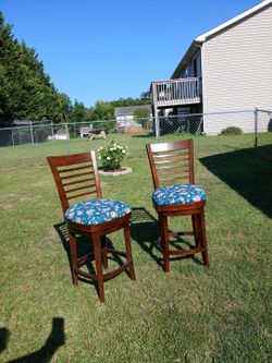 Swivel bar stools set