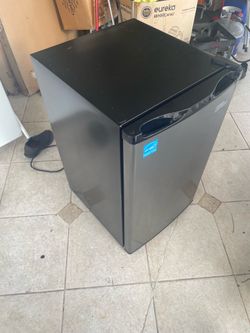 Premium Levella 4.4 ft³ Refrigerator-Freezer