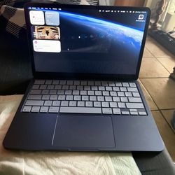 MacBook Neo w/ Touch ID 