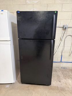 Frigidaire Top And Bottom Refrigerator $299