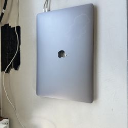 MacBook Pro 16 Inches 