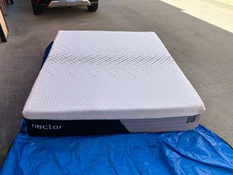 Like New Nectar Premier Hybrid, Cal King Mattress, Perfect Condition