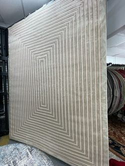 Large Ivory Area Rug with Geometric Line Pattern