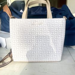 ✨ BRAND NEW Tommy Hilfiger Kiara II Crossbody/Handbag - Tags On! 👜 