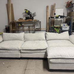 Modern Sofa in Excellent Condition - Barely Used