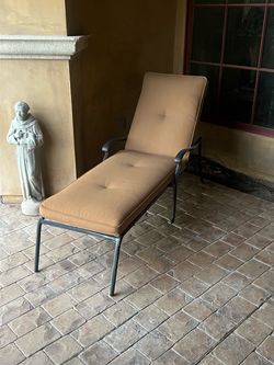 tan patio lawn chair