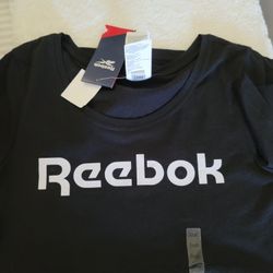 Brand New Reebok T-Shirt Women Small