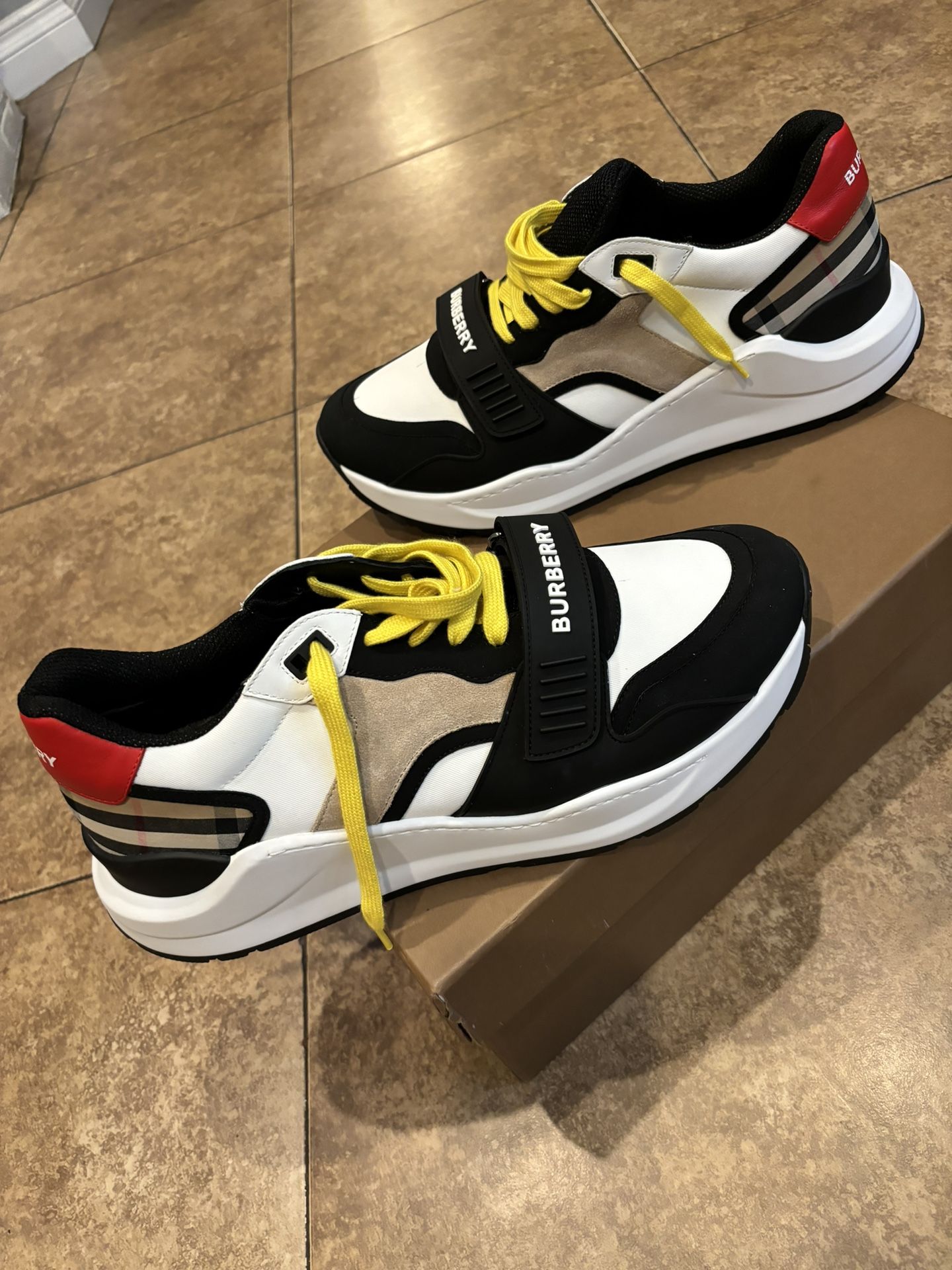 BURBERRY  SHOES