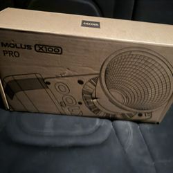 Zhiyun Molus X100 Pro w/Upgraded Version Handle Battery Bowens Mount Video Light