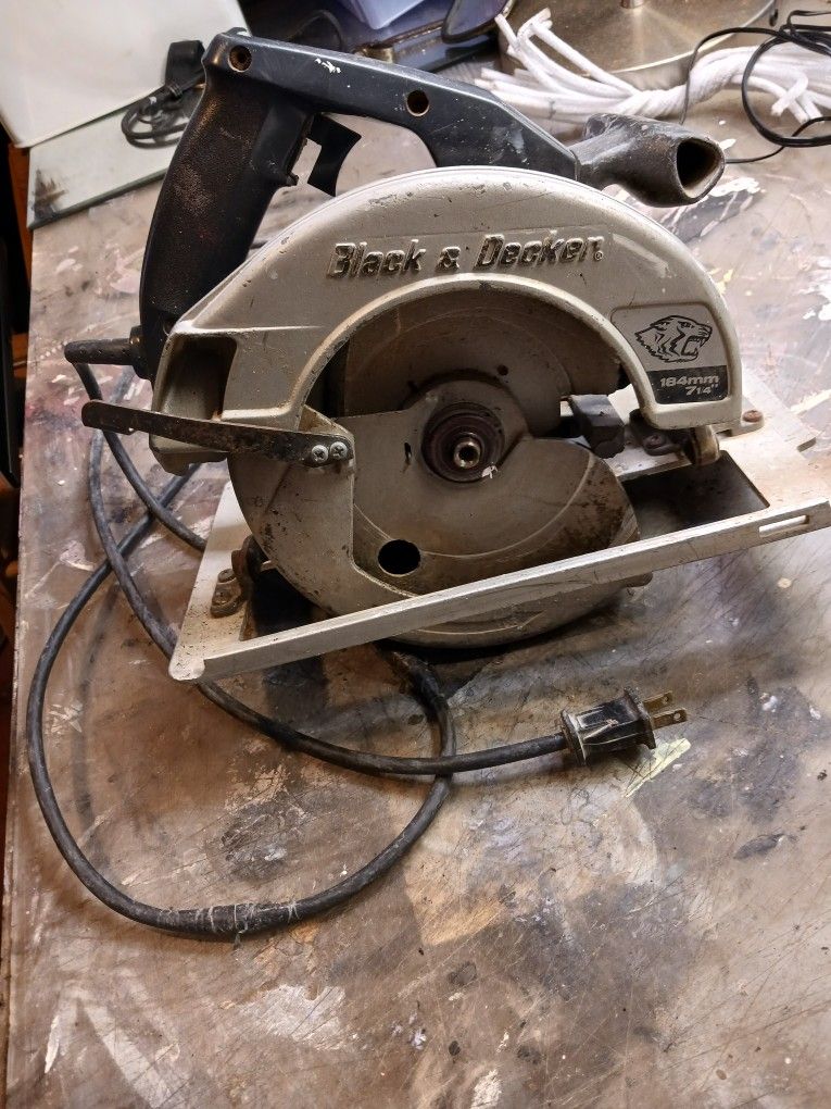 CIRCULAR SAW Black & Decker