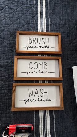 Modern bathroom art