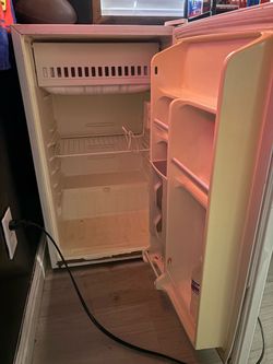 Magic Chef Compact Mini Fridge with Freezer