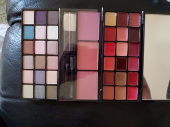 Avon fold up color palette