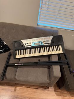 Yamaha PSR-170 Electronic Keyboard with Stand