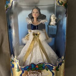 Vintage 1998 Disney's Snow White Holiday Princess Barbie 1998