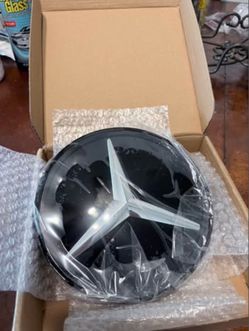 Mercedes grill emblem