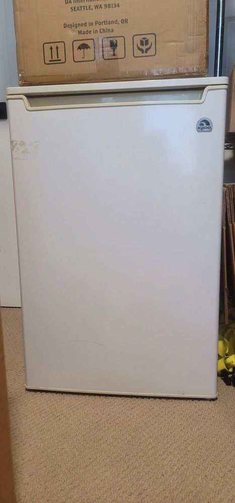 3.0 Cu Ft Small Upright Freezer