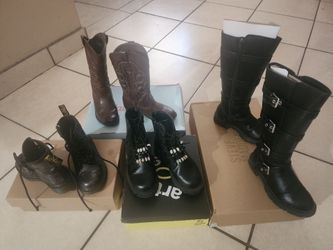 Boots for the Girlys size 13 KIDS 👢✨️