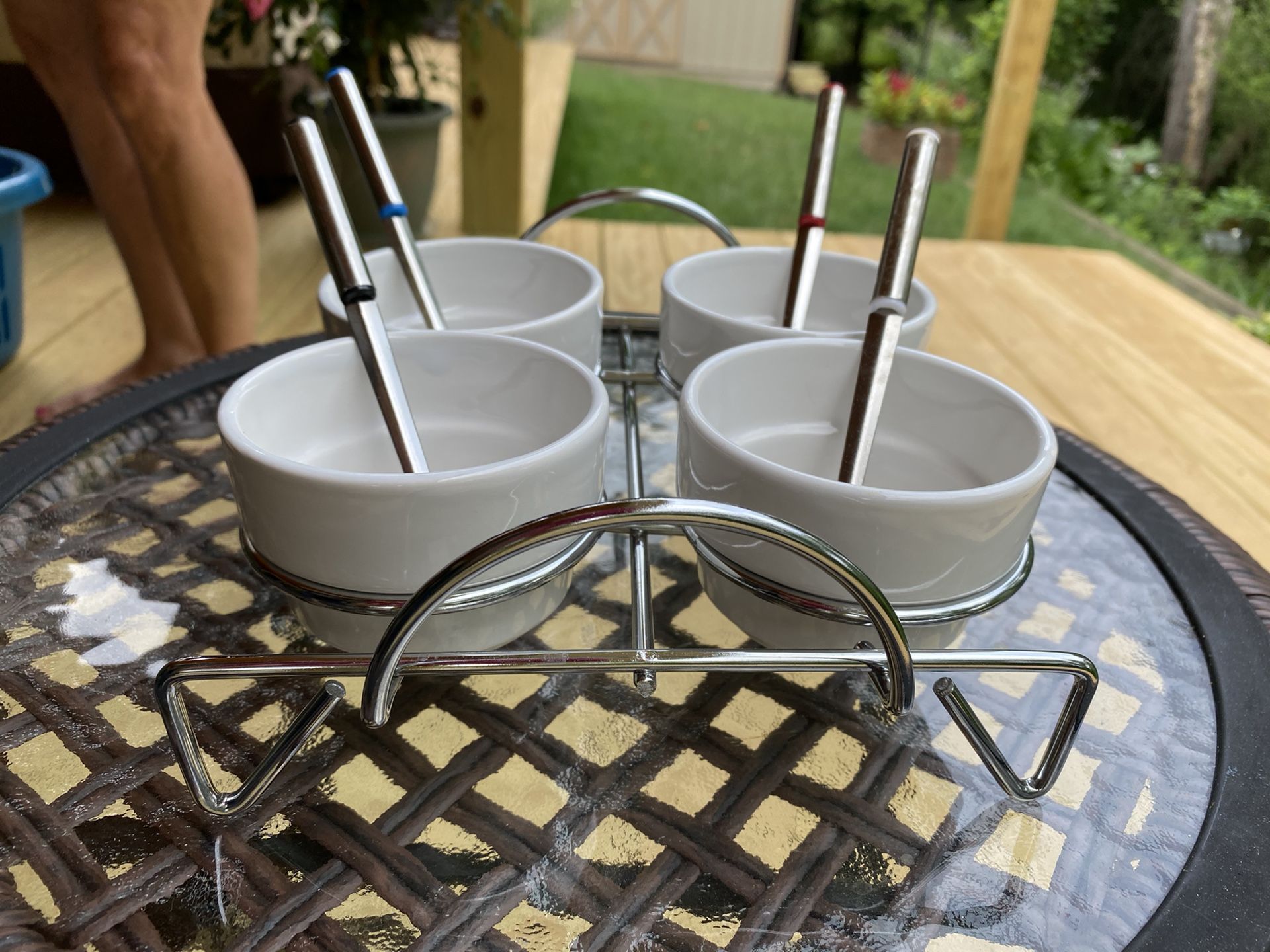 Condiment serving set