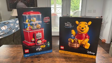 LEGO Exclusive Mini-Figure Vending Machine Set & LEGO Winnie The Pooh set