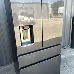 Black Stainless . Samsung Refrigerator(counter Depht)