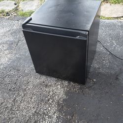 Mini Fridge - Hisense