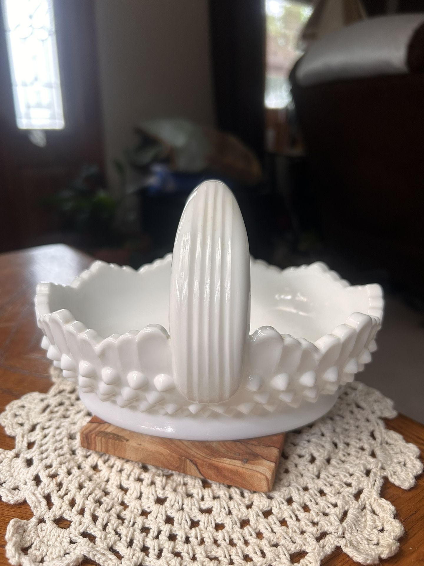 VINTAGE FENTON MILK GLASS HOBNAIL SQUAT SPLIT HANDLE BASKET