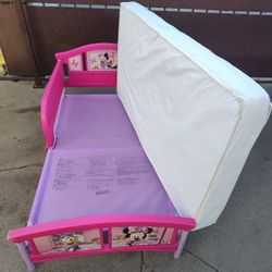 DELTA TODDLER BED AND MATTRESS 