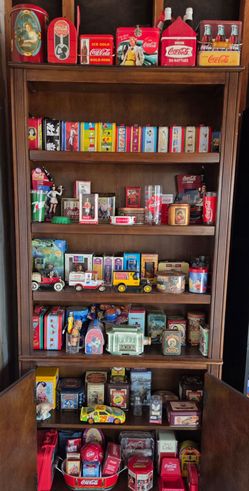 Collectible's Collection Cabinet