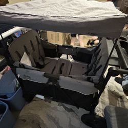 Jeep Wrangler Deluxe 4 Seater Stroller Wagon 