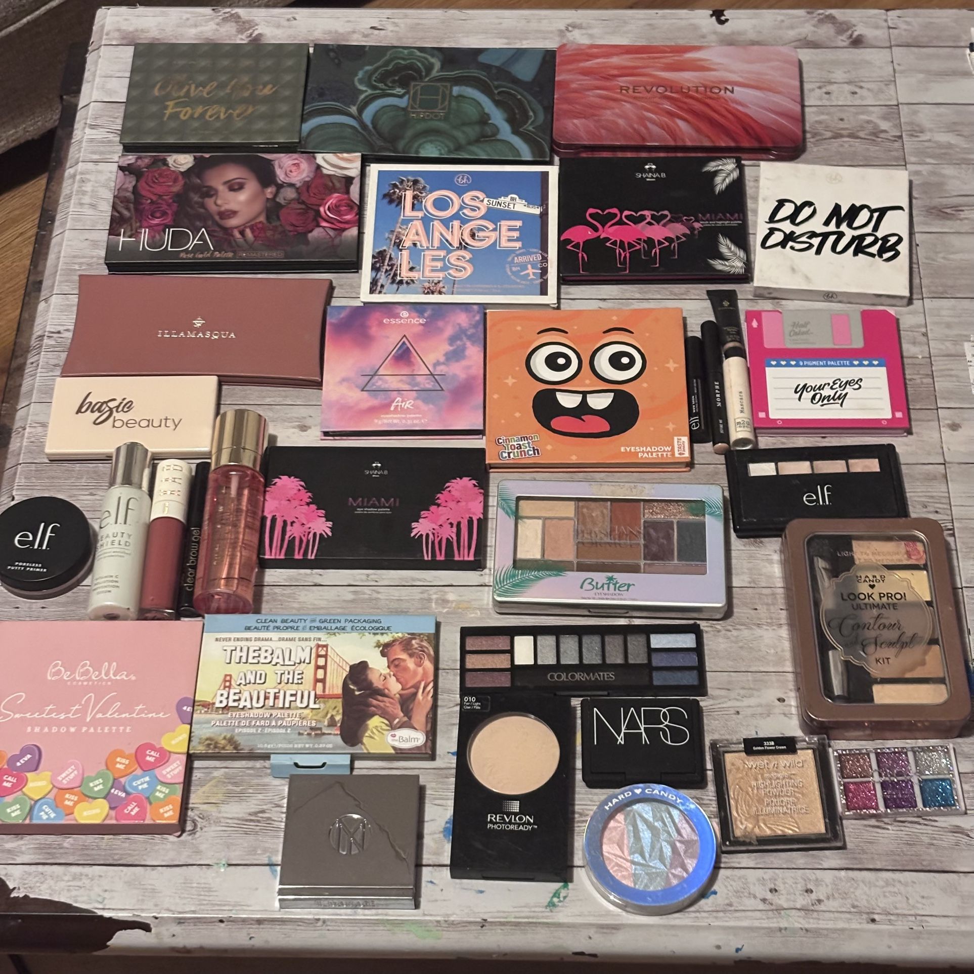 HUGE BRAND NEW MAKEUP LOT