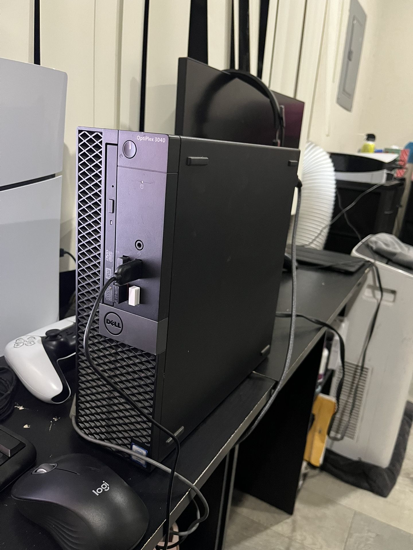 Dell Optiplex 3040 PC w/ Keyboard & Mouse