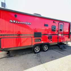 2014 Winnebago Minnie 26ft travel trailer with large slideout