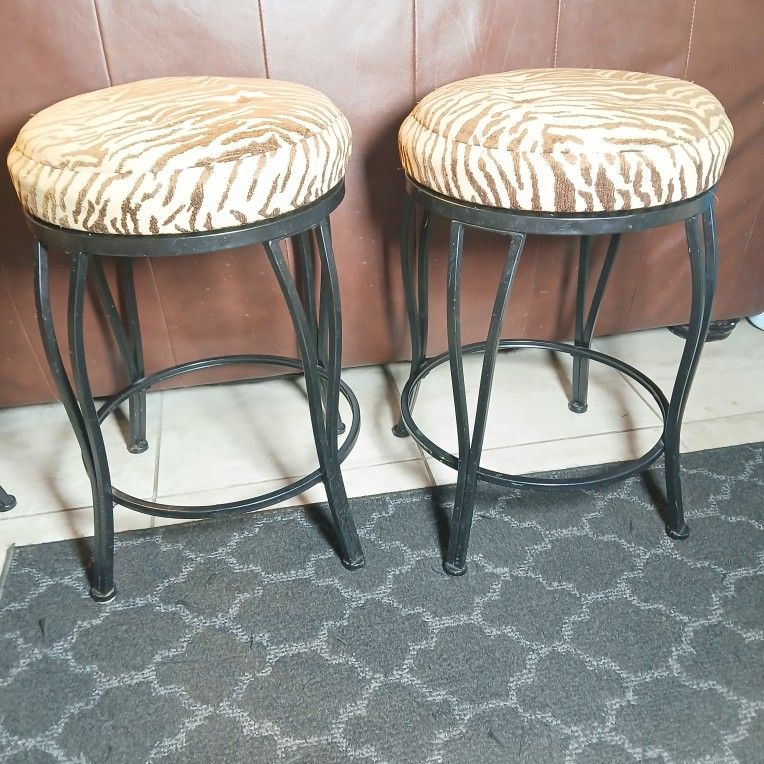 Set of 4 Animal Print Fabric cushion Material Metal barstools swivel 2 ft