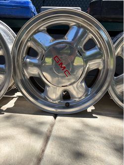 OEM GMC truck/SUV Rims with caps
