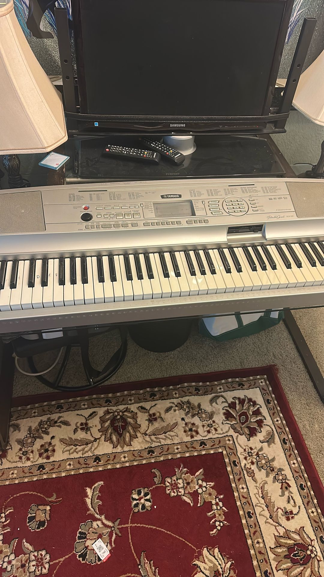 Keyboard Yamaha With Chair $60