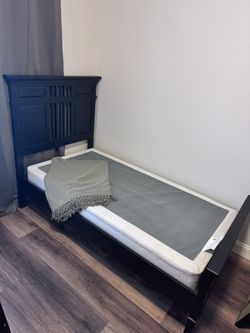 Black Wooden Twin Sized Bed 4 Cheap!