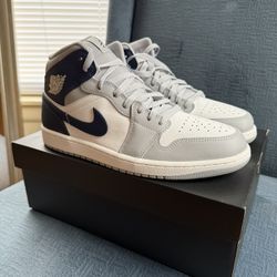 Jordan 1 Mid 